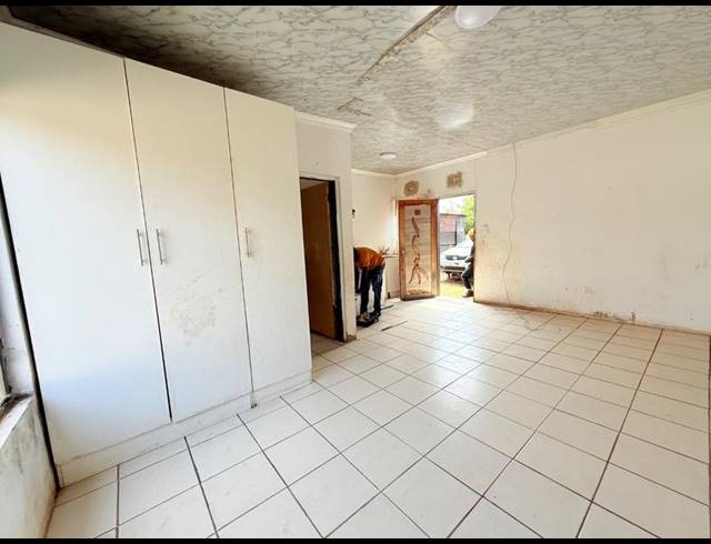 8 BEDROOM HOUSE FOR SALE IN VANDERBIJLPARK CE 2